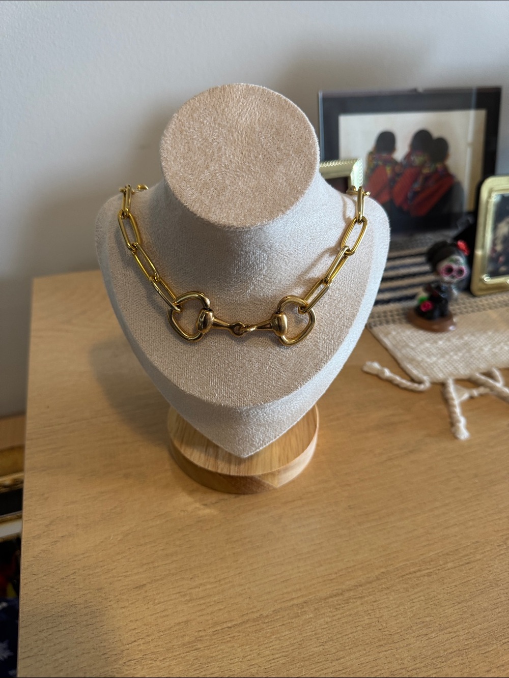 Gold tone horse bit chunky necklace (as is scratch/niks)